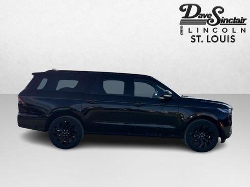New 2026 Lincoln Navigator L Reserve w/ Jet Appearance Package image 4