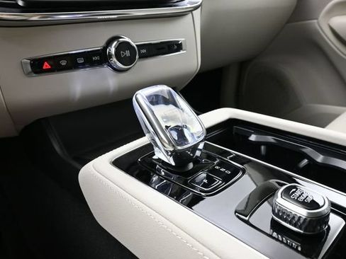 New 2026 Volvo XC90 T8 Ultra w/ Protection Package Premier AWD/4WD image 13