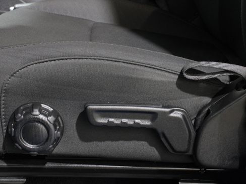 Used 2022 Jeep Gladiator Sport image 4