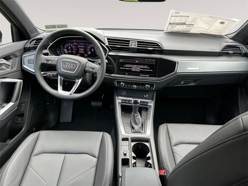 New 2025 Audi Q3 2.0T Premium image 10