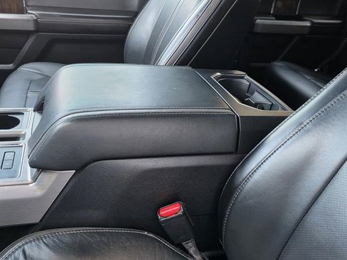 Used 2017 Ford F150 Platinum w/ Equipment Group 701A Luxury image 11