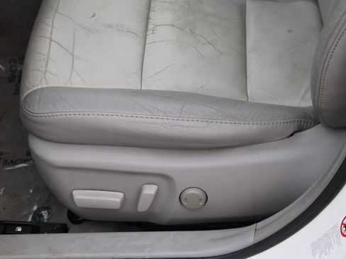 Used 2013 Toyota Camry XLE image 16