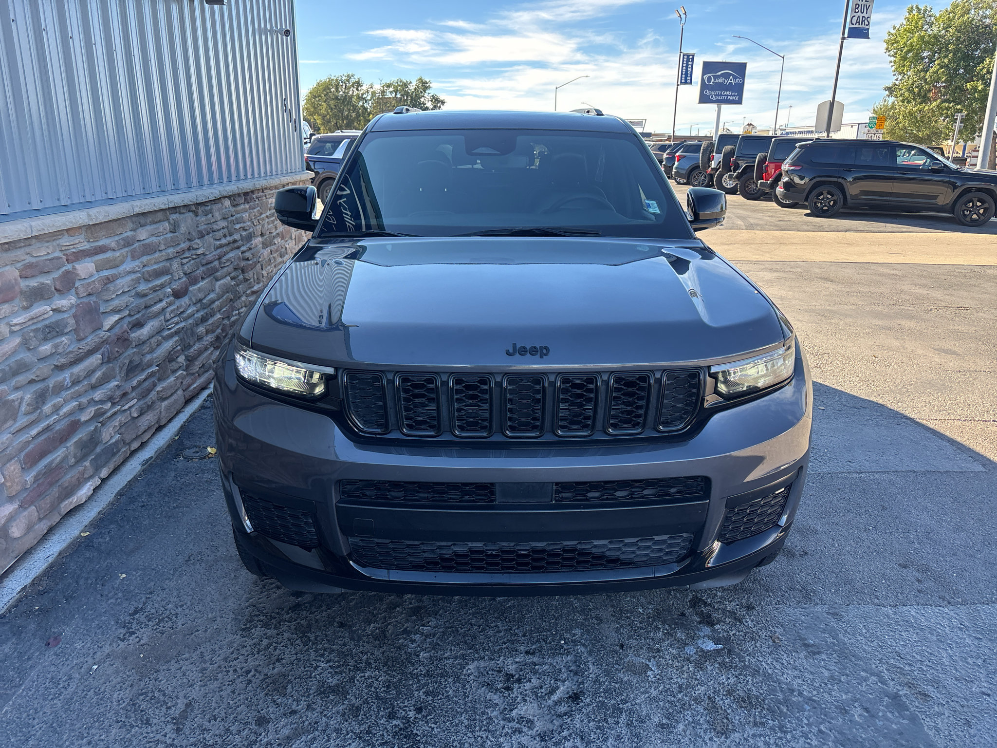 Used 2023 Jeep Grand Cherokee L Laredo AWD/4WD image 3