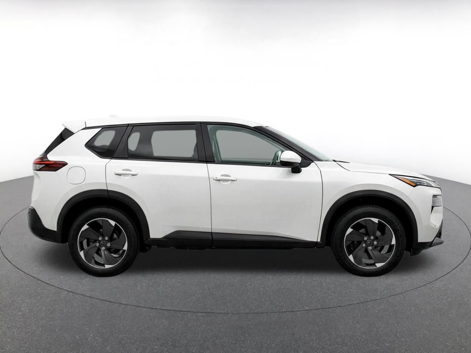 Used 2025 Nissan Rogue SV AWD/4WD image 13