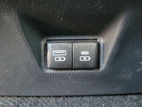 Used 2025 Toyota Camry LE image 12