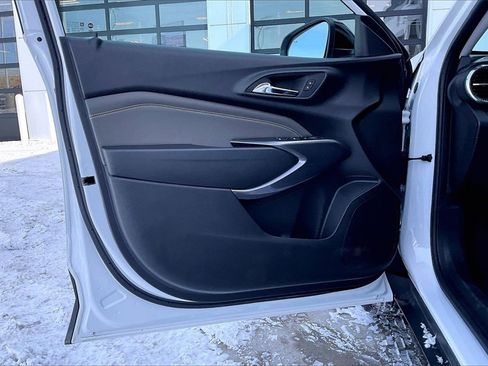 Used 2025 Chevrolet Trax ACTIV w/ Sunroof Package image 23