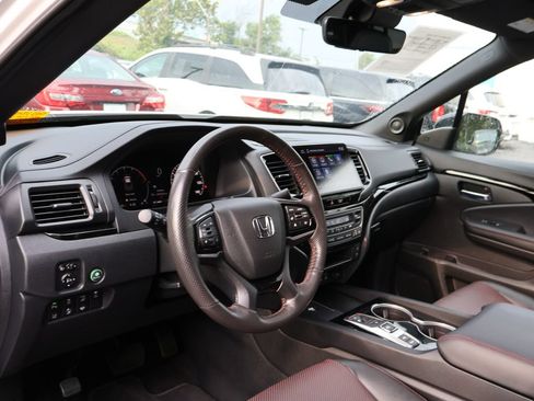 Certified 2025 Honda Ridgeline Black Edition image 9