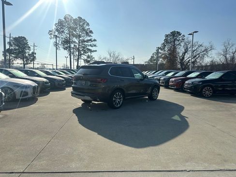 Used 2021 BMW X5 sDrive40i w/ Premium Package image 3