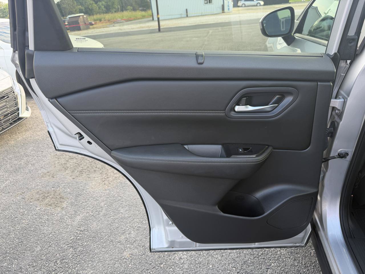 Used 2024 Nissan Rogue SV w/ SV Premium Package AWD/4WD image 18