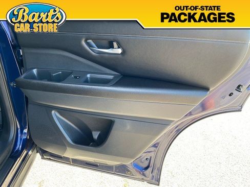 Used 2022 Nissan Pathfinder SL AWD/4WD image 9