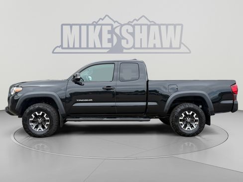 Used 2019 Toyota Tacoma TRD Off-Road w/ TRD Premium Off Road Package AWD/4WD image 2