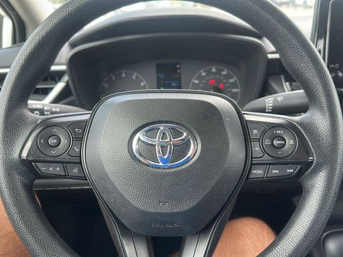 Used 2024 Toyota Corolla LE w/ LE Convenience Package FWD image 11