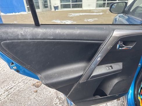 Used 2018 Toyota RAV4 XLE image 8