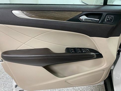 Used 2017 Lincoln MKC Reserve image 9