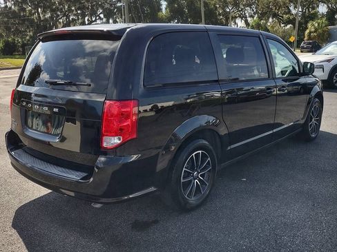 Used 2018 Dodge Grand Caravan SXT w/ Blacktop Package FWD image 4