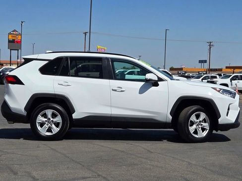 Used 2019 Toyota RAV4 XLE w/ Carpet Mat Package FWD image 3