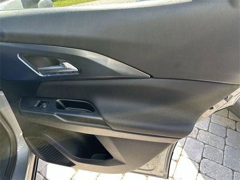 New 2026 Chevrolet Equinox EV LT image 40