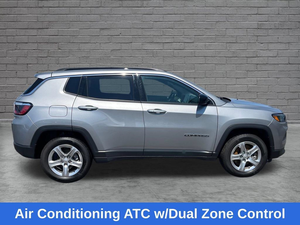 Used 2023 Jeep Compass Latitude w/ Convenience Group AWD/4WD image 7