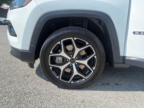 Used 2025 Jeep Compass Limited AWD/4WD image 41