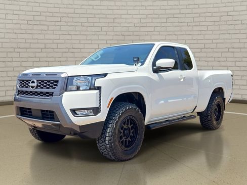 Certified 2025 Nissan Frontier SV w/ SV Convenience Package RWD image 1
