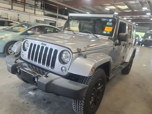 Used 2017 Jeep Wrangler Unlimited Sahara AWD/4WD image 6