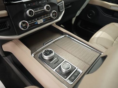 Used 2024 Ford Expedition Max Limited image 31