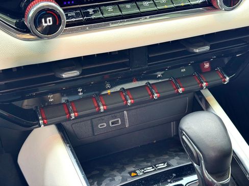 Used 2024 GMC Canyon AT4X image 28