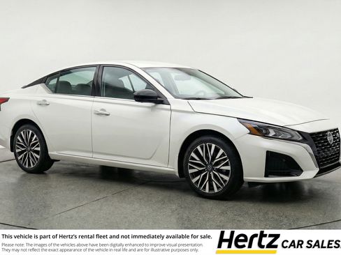 Used 2025 Nissan Altima 2.5 SV image 1