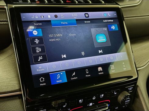 Used 2024 Jeep Grand Cherokee L Limited w/ Luxury Tech Group II image 21