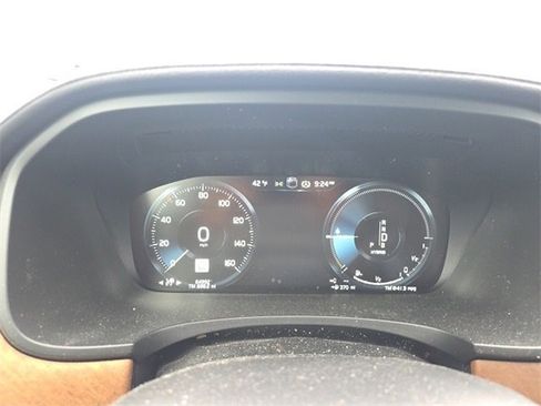 Used 2018 Volvo S90 T8 Inscription image 15