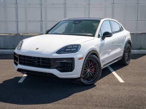 New 2026 Porsche Cayenne GTS AWD/4WD image 1
