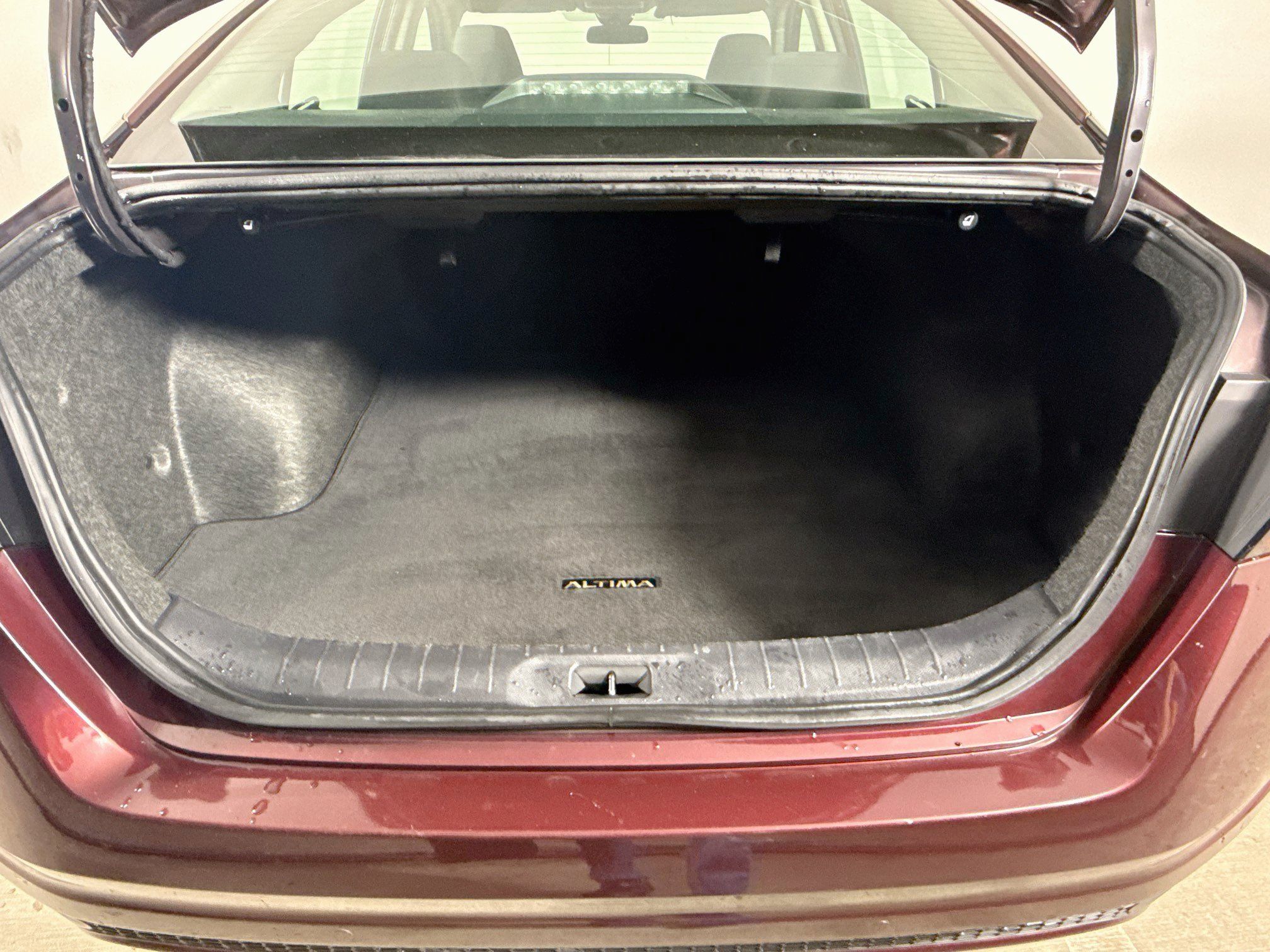 Used 2025 Nissan Altima 2.5 SV FWD image 31