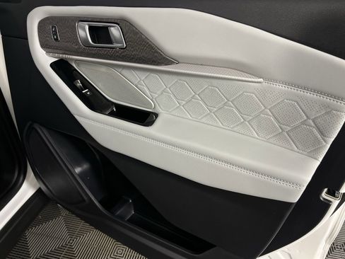 Used 2025 Ford Explorer Platinum w/ Ultimate Package image 36