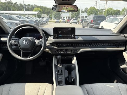 Certified 2025 Honda Accord LX image 28