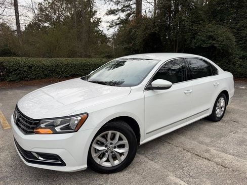 Used 2017 Volkswagen Passat 1.8T S image 3