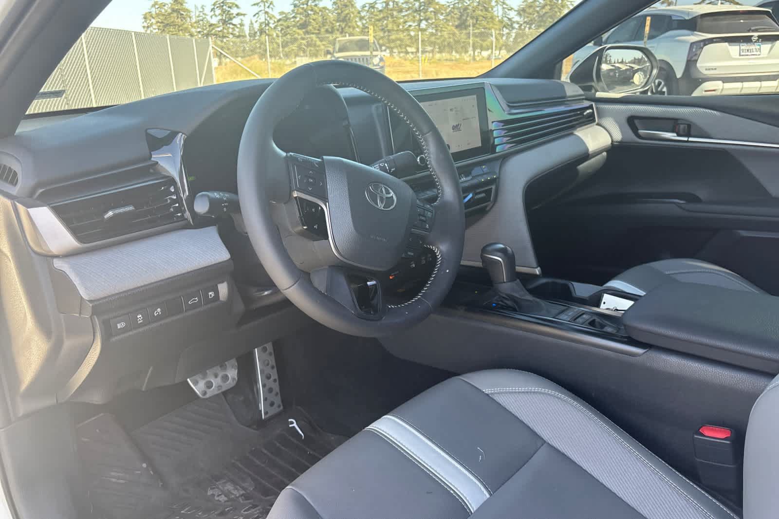 Used 2025 Toyota Camry SE FWD image 13