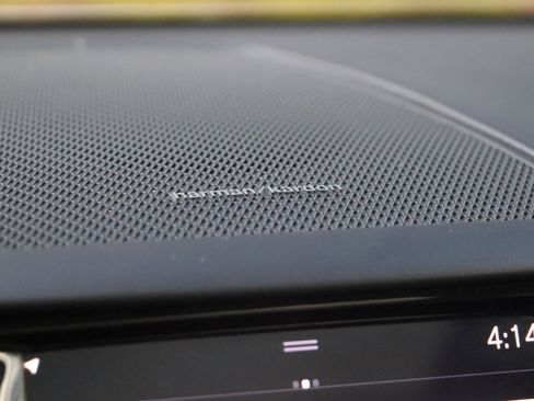 Used 2019 Volvo XC60 T6 Inscription w/ Protection Package image 12