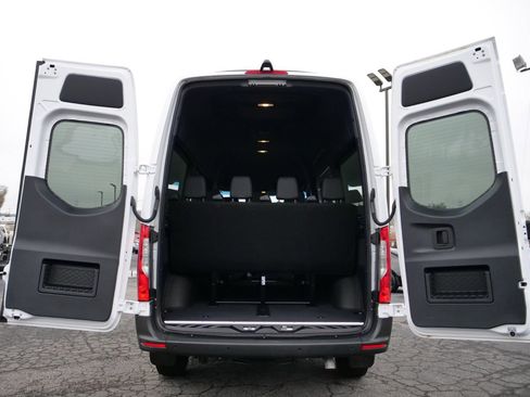 Used 2024 Mercedes-Benz Sprinter 2500 image 32