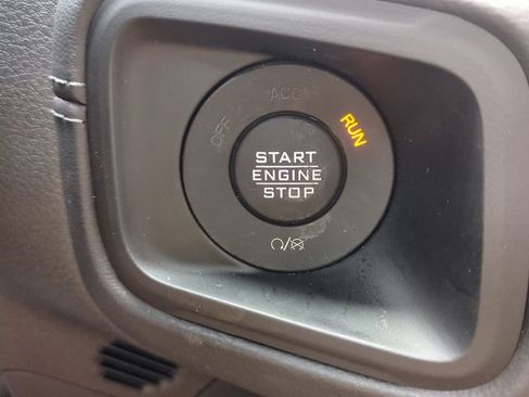 Used 2025 Jeep Wrangler Unlimited Sahara image 30