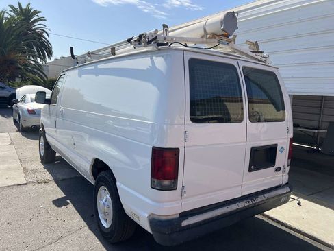 Used 2010 Ford E-250 and Econoline 250 Commercial image 3