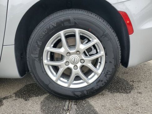 New 2026 Chrysler Pacifica Select image 10