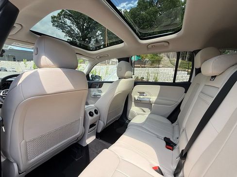 Used 2023 Mercedes-Benz GLB 250 4MATIC image 25
