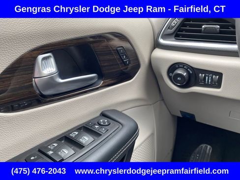 Certified 2024 Chrysler Pacifica Limited FWD image 22