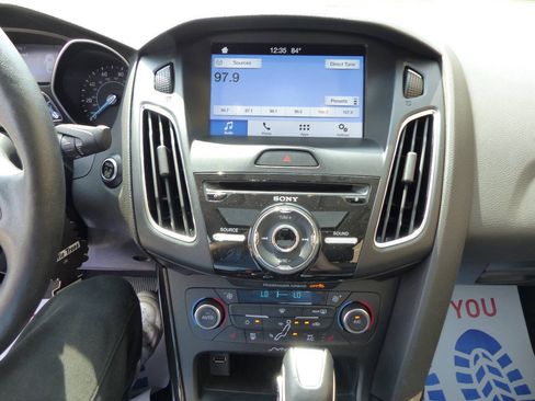 Used 2017 Ford Focus Titanium FWD image 31