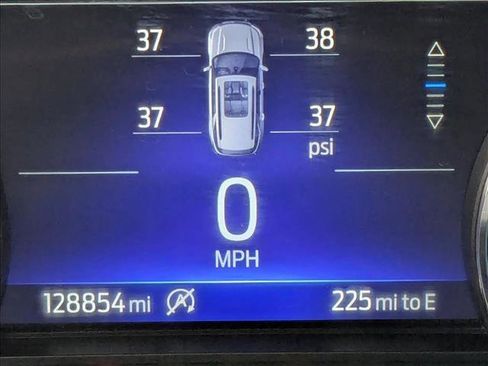 Used 2021 Ford Explorer XLT w/ Equipment Group 202A image 11