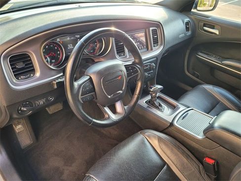 Used 2019 Dodge Charger SXT w/ Leather Interior Group image 7