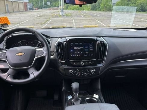 Used 2023 Chevrolet Traverse LT AWD/4WD image 5