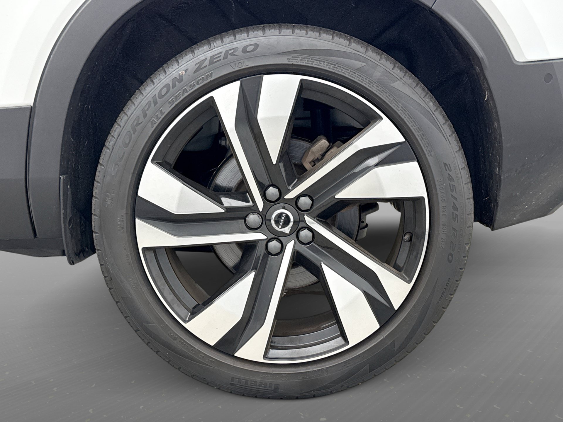 Used 2023 Volvo XC40 B5 Plus w/ Protection Package Premier AWD/4WD image 12