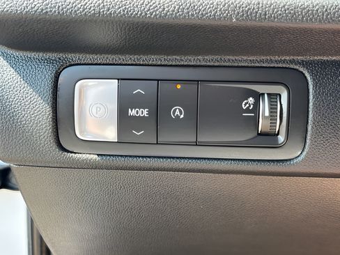 Used 2026 Chevrolet Traverse LT FWD image 23