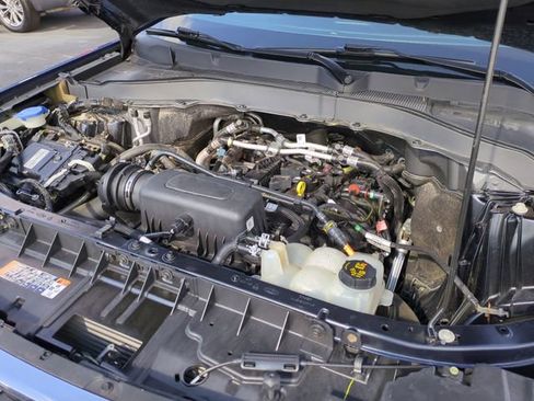 Used 2022 Ford Explorer XLT w/ Equipment Group 202A image 25